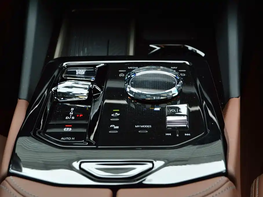 BMW 5 Series — фото 14