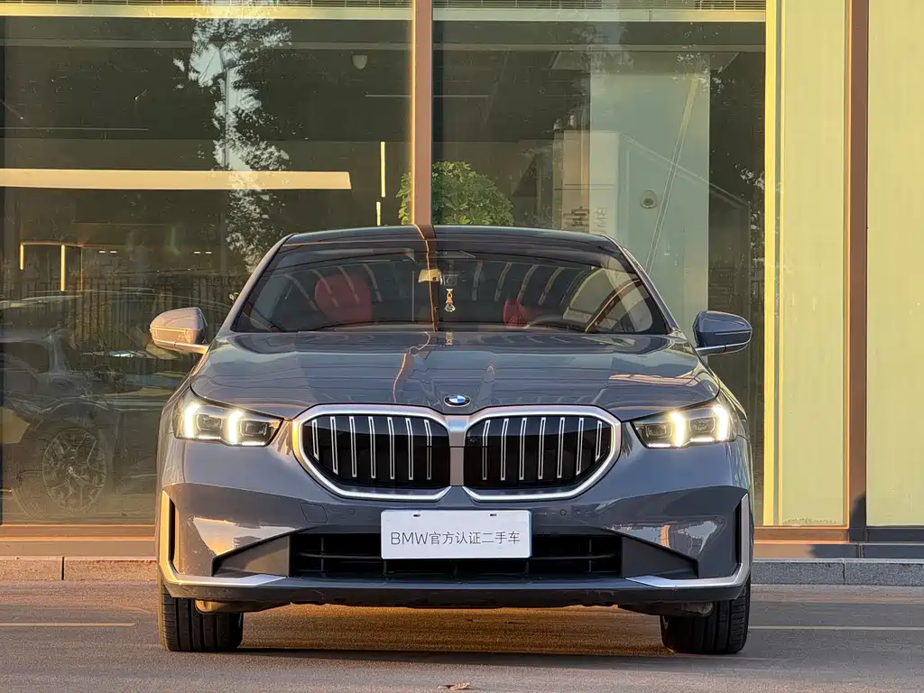 BMW 5 Series — фото 17