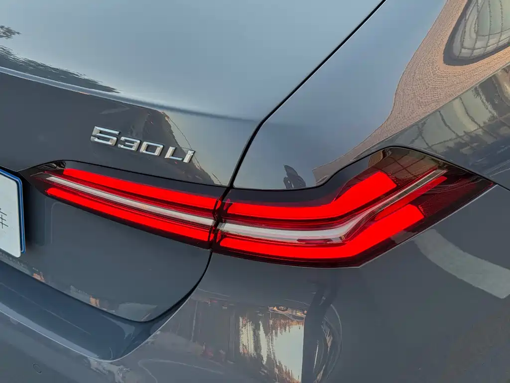 BMW 5 Series — фото 25