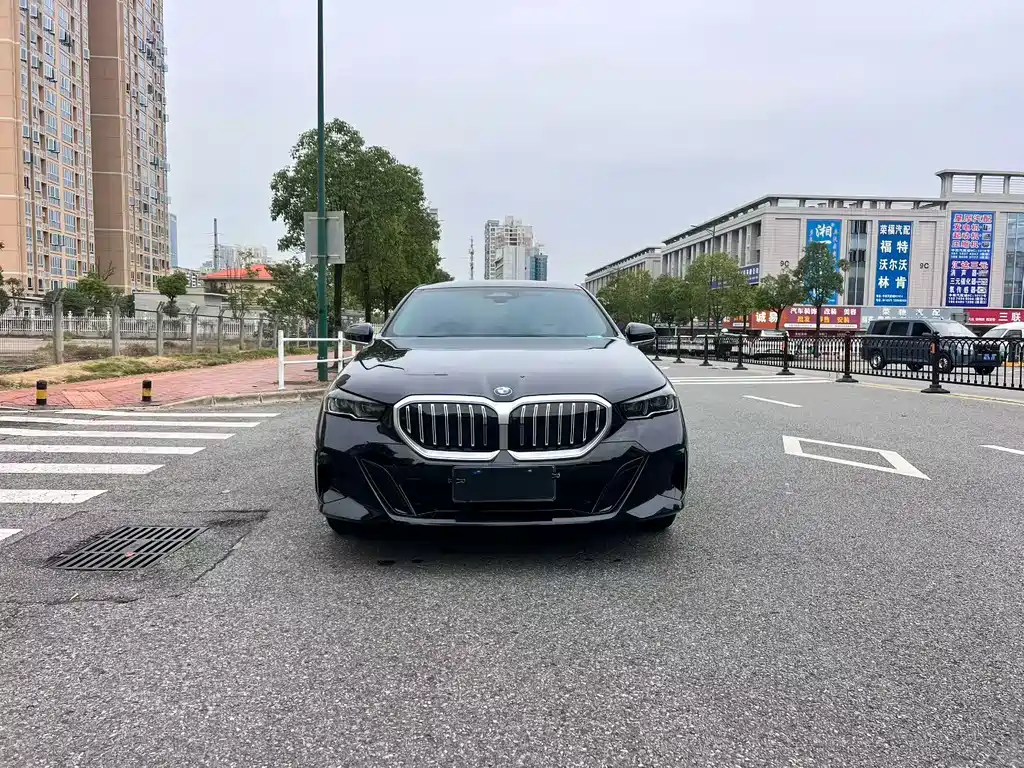 BMW 5 Series — фото 2