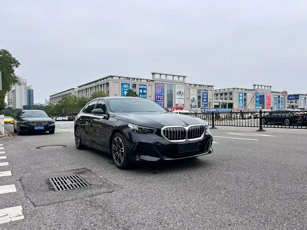 BMW 5 Series — фото 5