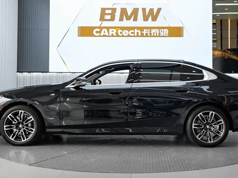 BMW 5 Series — фото 3