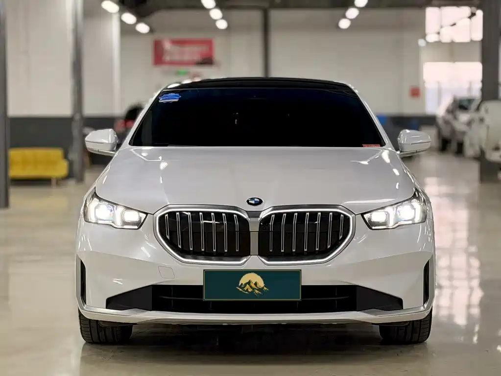 BMW 5 Series — фото 2