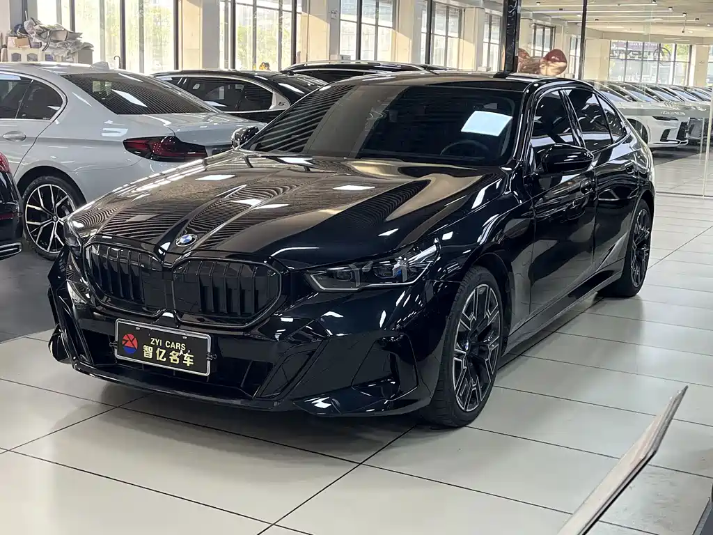 BMW 5 Series — фото 1