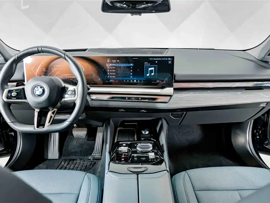 BMW 5 Series — фото 13