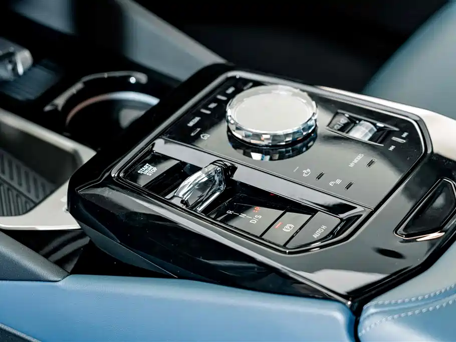 BMW 5 Series — фото 17
