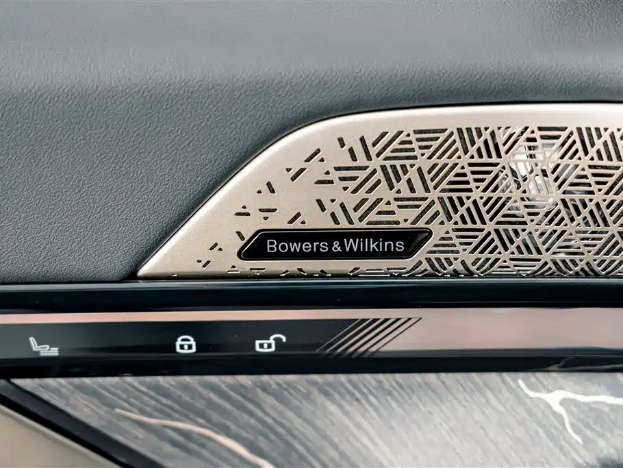 BMW 5 Series — фото 19