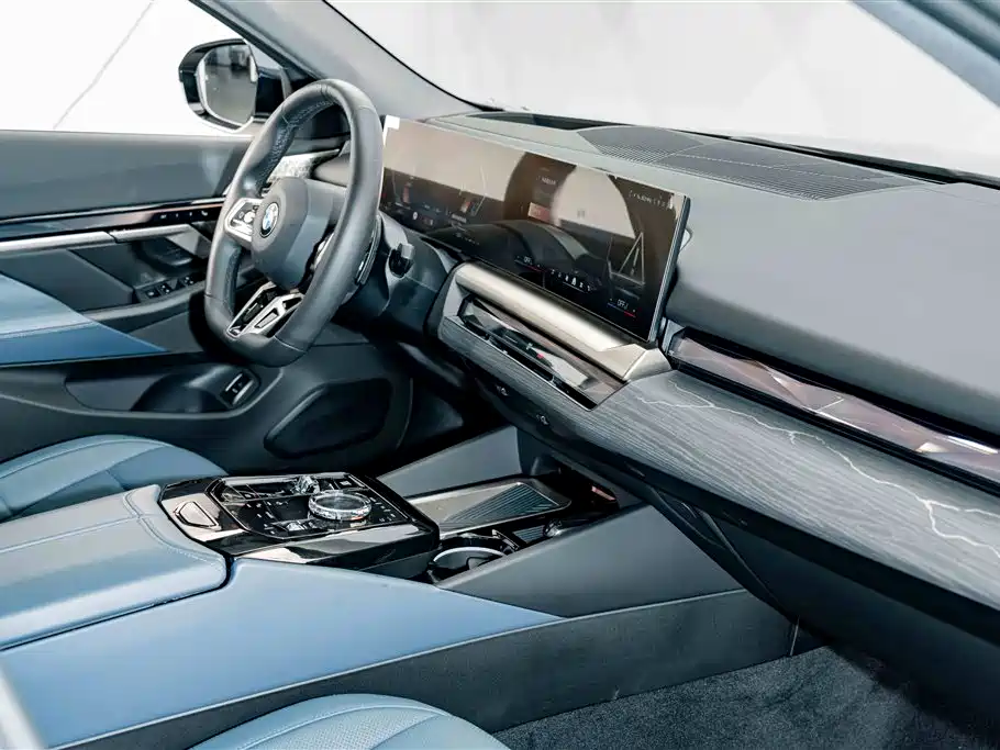 BMW 5 Series — фото 20