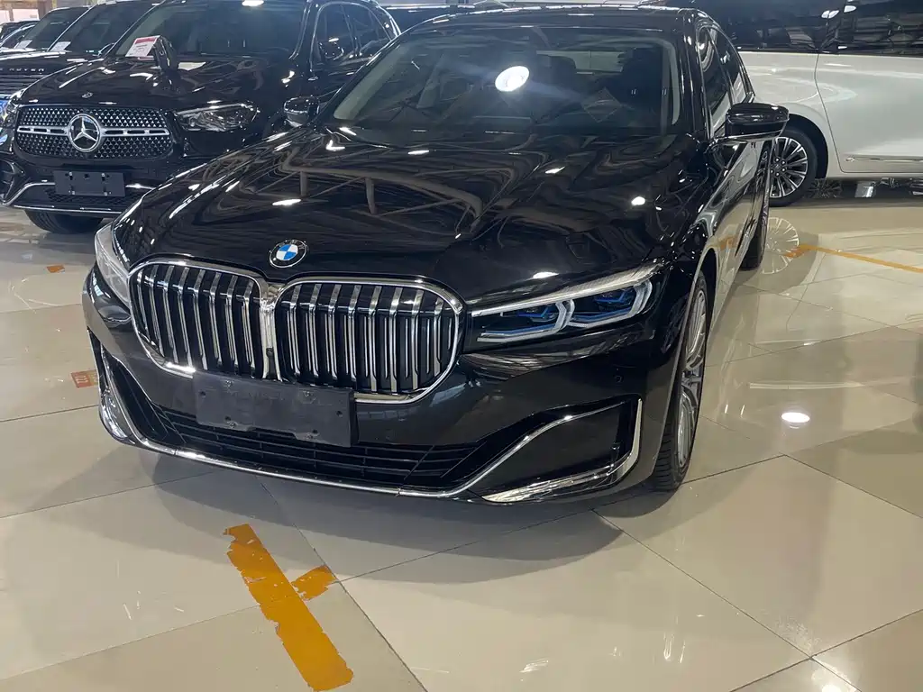 BMW 7 Series — фото 1