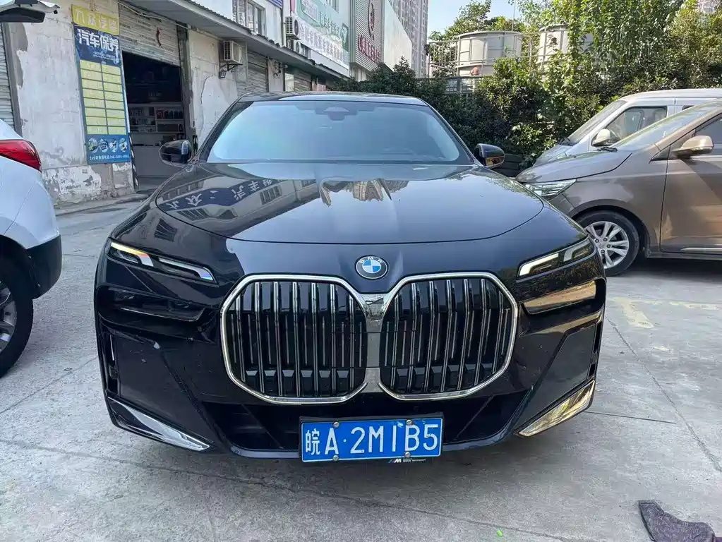 BMW 7 Series — фото 2