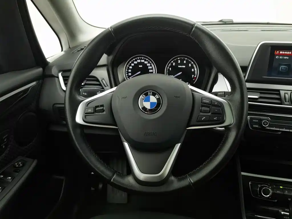 BMW 2 Series Active Tourer — фото 11