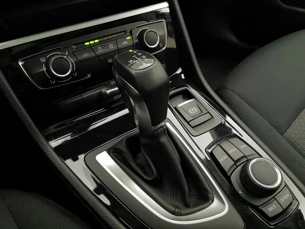 BMW 2 Series Active Tourer — фото 13