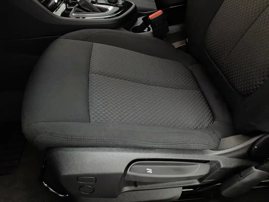 BMW 2 Series Active Tourer — фото 20