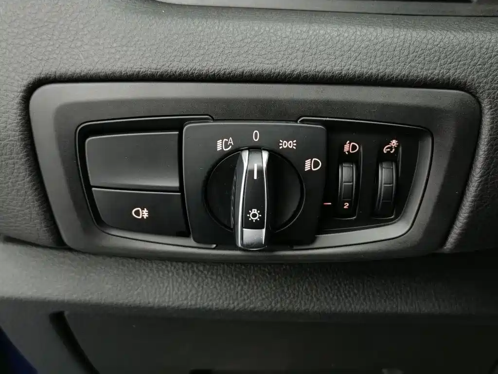 BMW 2 Series Active Tourer — фото 21