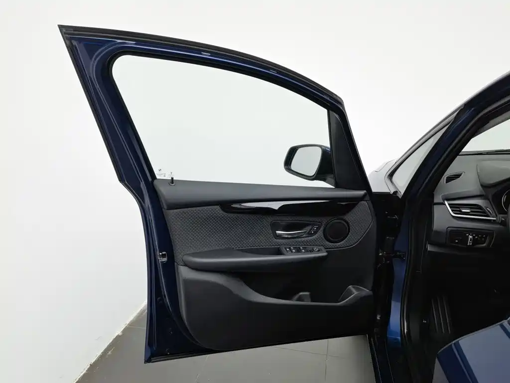 BMW 2 Series Active Tourer — фото 8