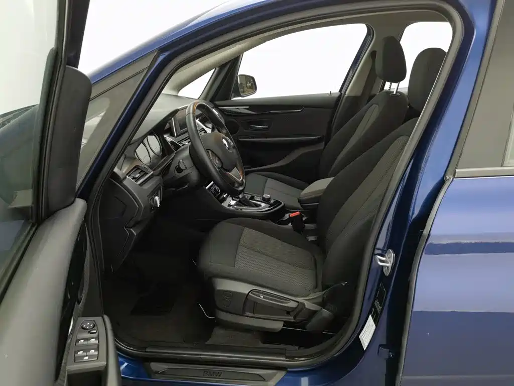 BMW 2 Series Active Tourer — фото 10