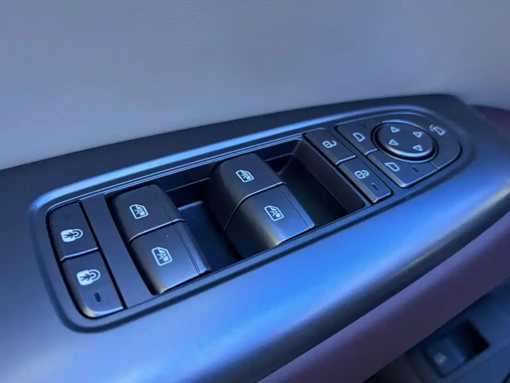 BYD Seal 07 DM-i — фото 10
