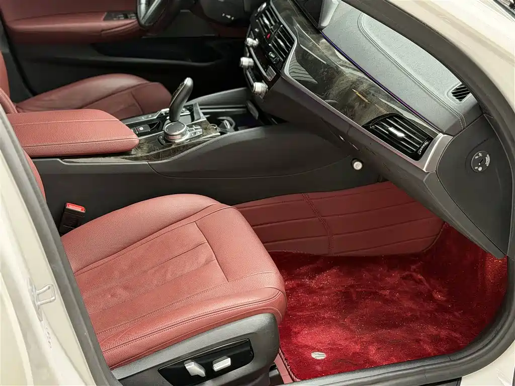 BMW 5 Series — фото 11
