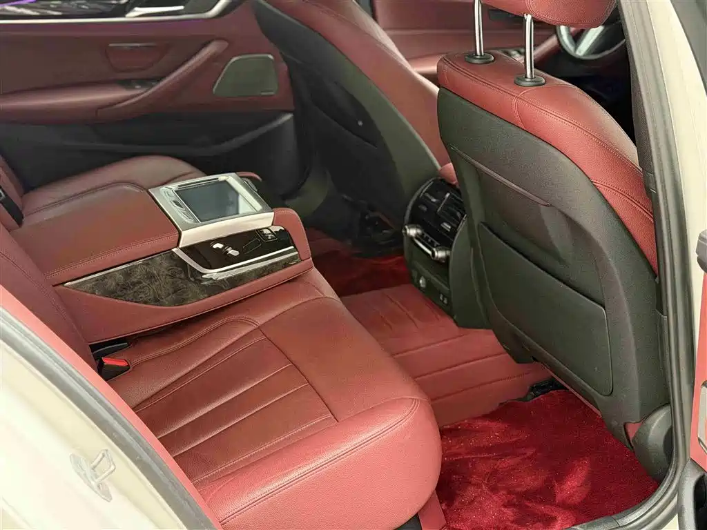 BMW 5 Series — фото 10