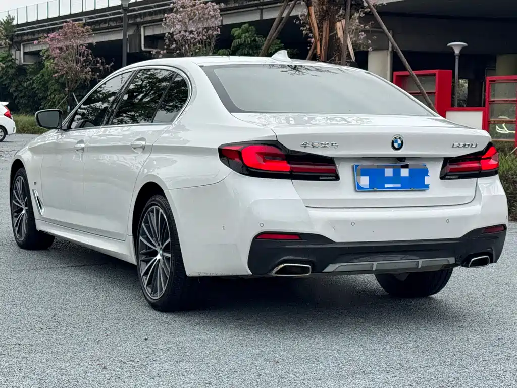 BMW 5 Series — фото 6
