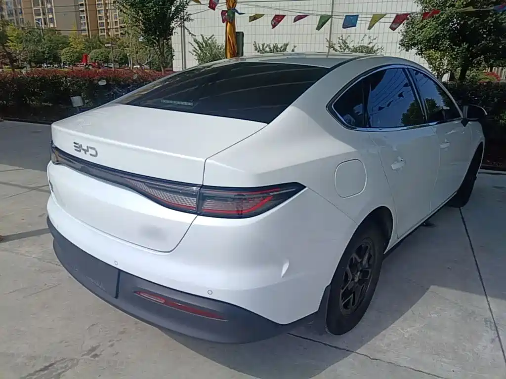 BYD Seal 05 DM-i — фото 6