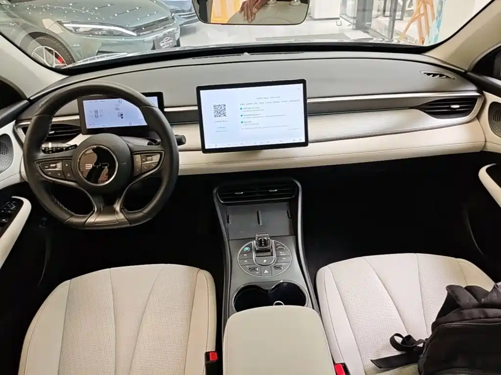 BYD Seal 05 DM-i — фото 13