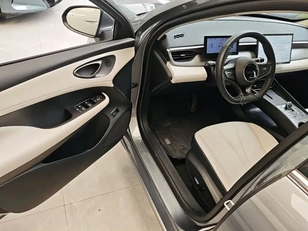 BYD Seal 05 DM-i — фото 20