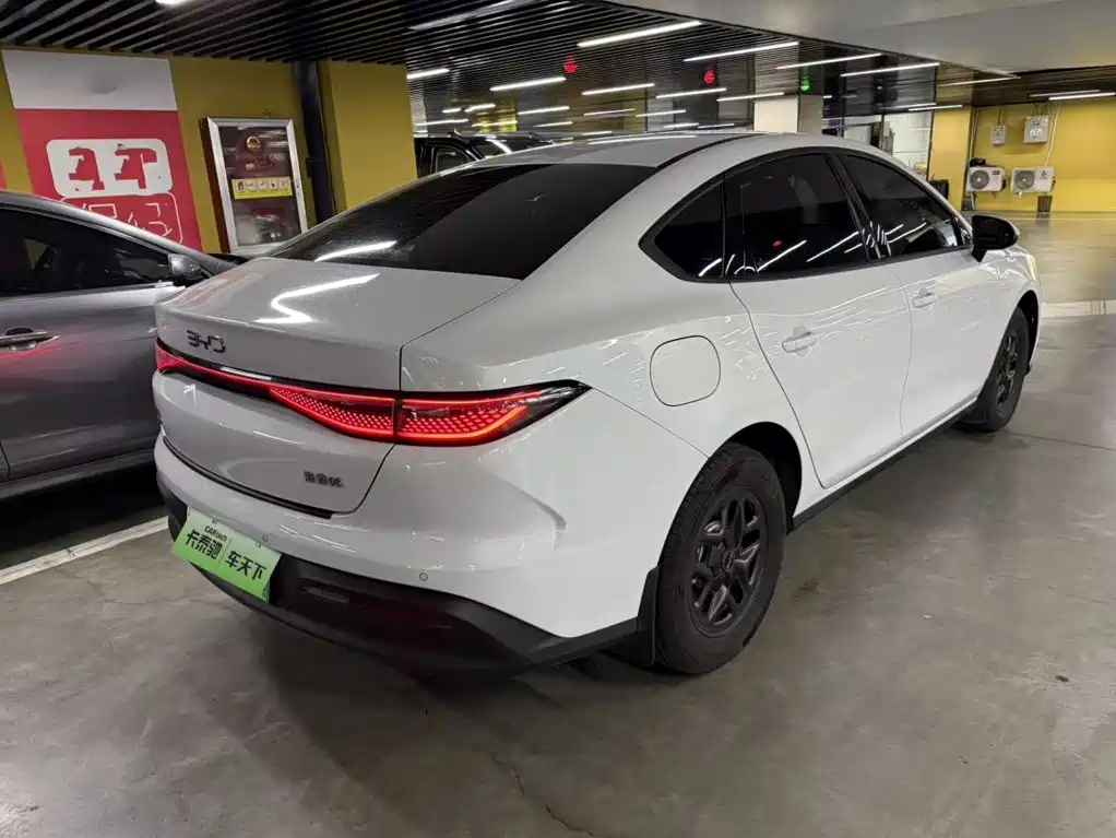 BYD Seal 05 DM-i — фото 5