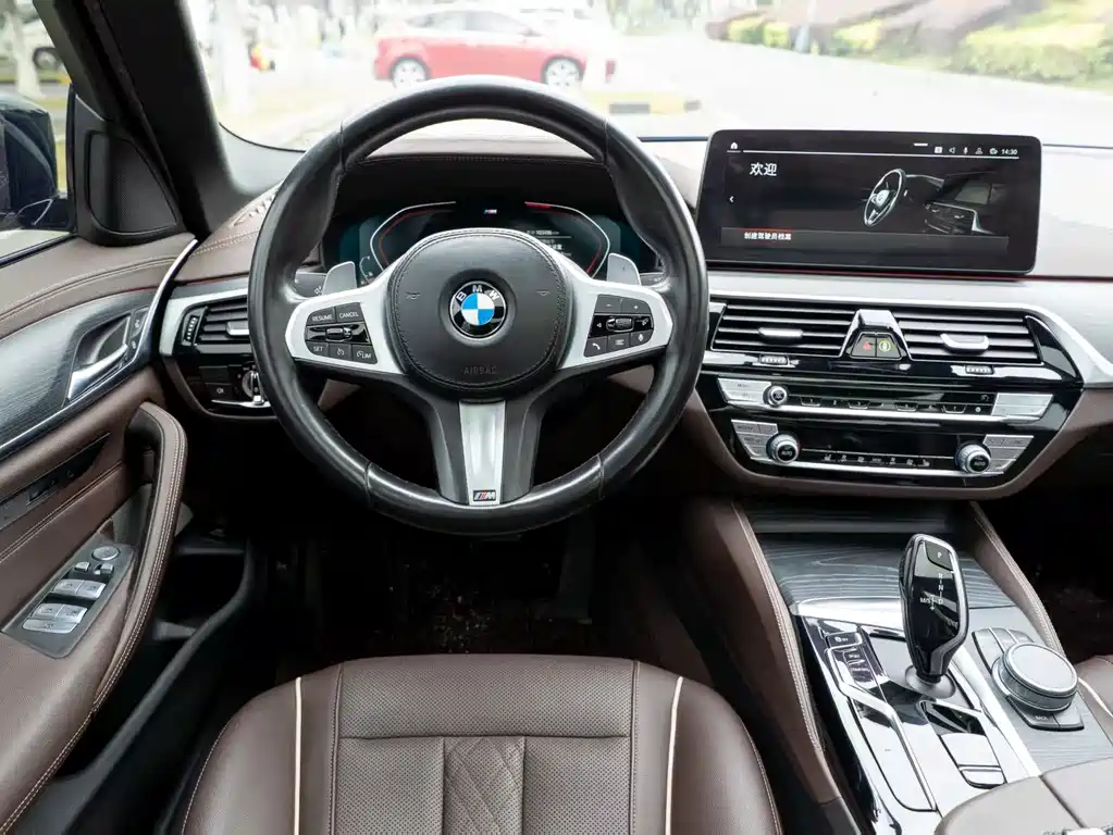 BMW 5 Series — фото 13