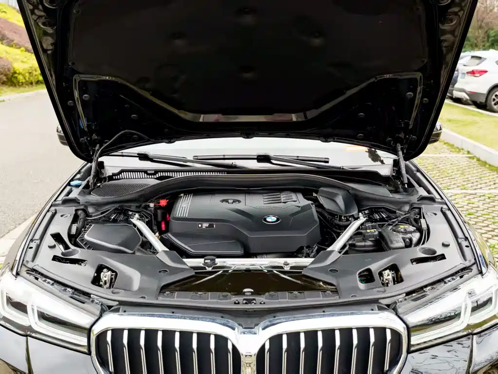 BMW 5 Series — фото 15