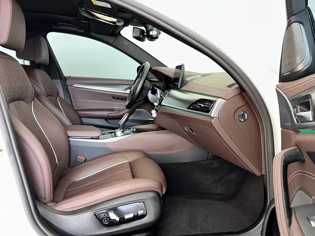 BMW 5 Series New Energy — фото 11