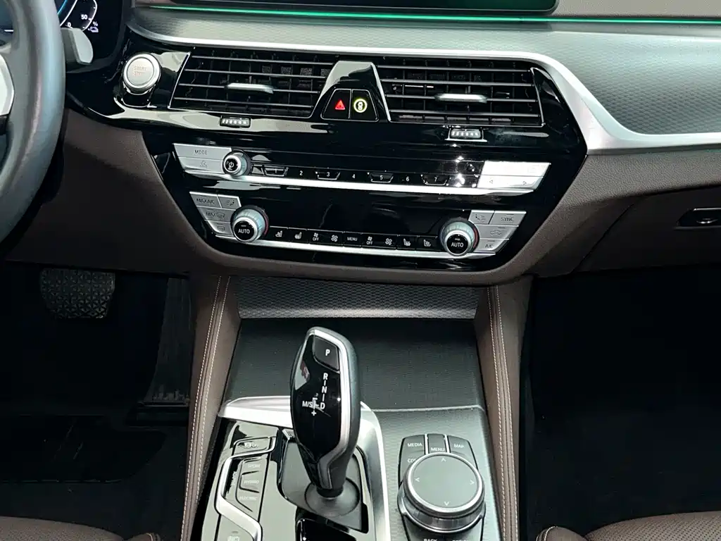 BMW 5 Series New Energy — фото 17