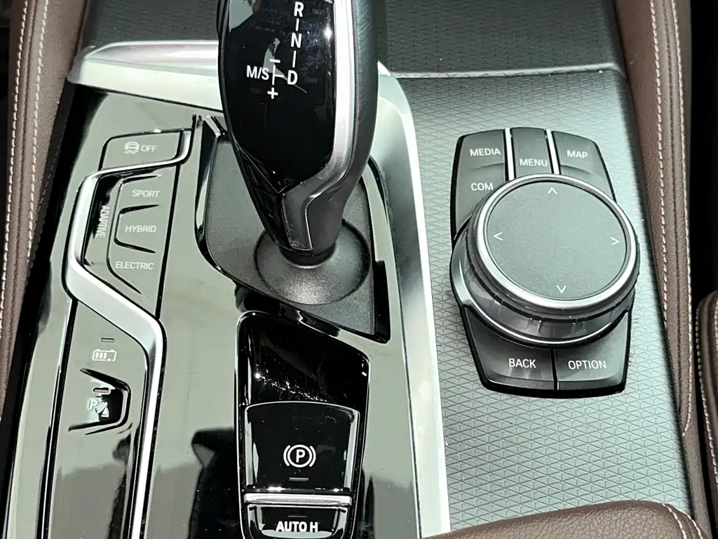 BMW 5 Series New Energy — фото 19