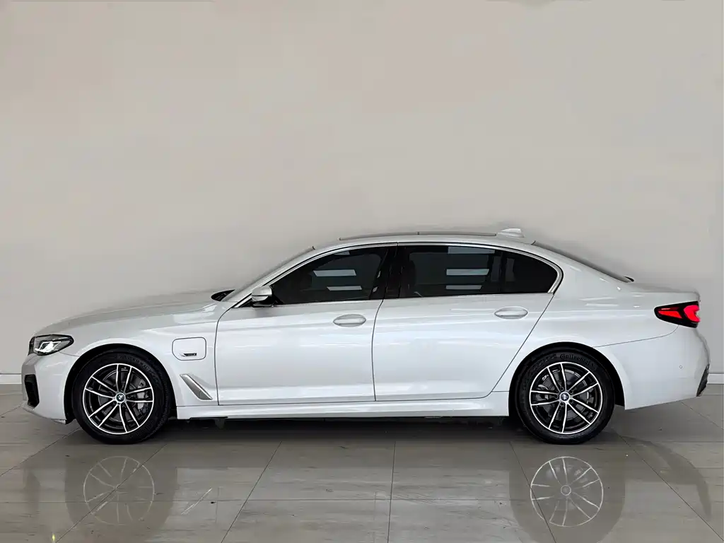 BMW 5 Series New Energy — фото 4