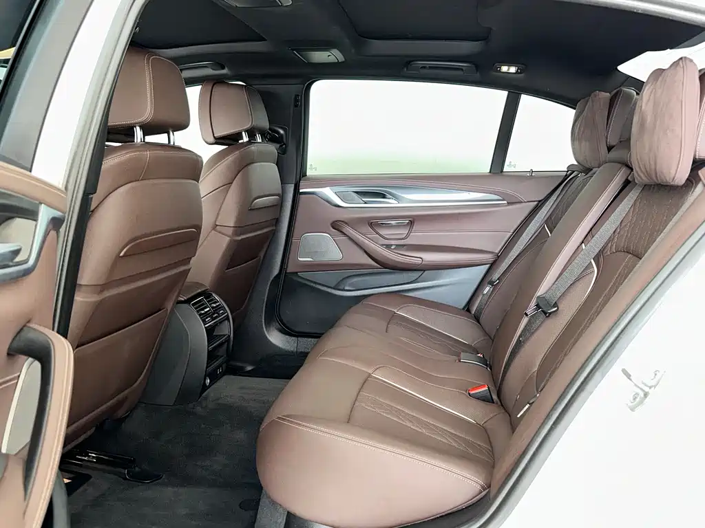 BMW 5 Series New Energy — фото 9