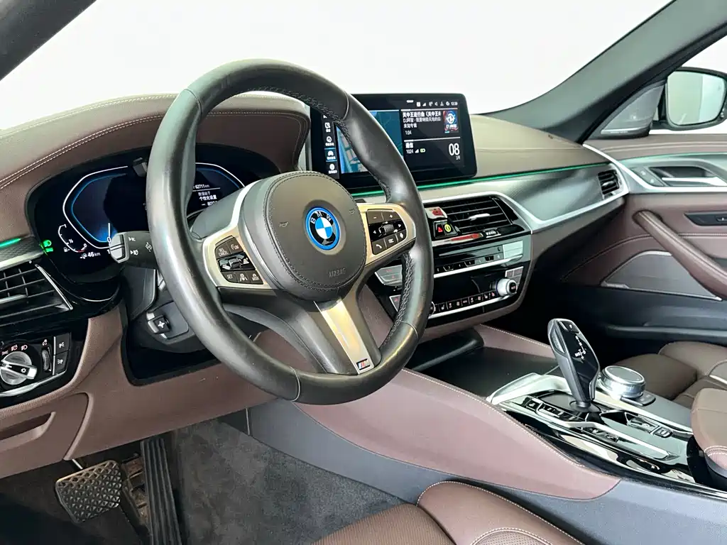 BMW 5 Series New Energy — фото 10