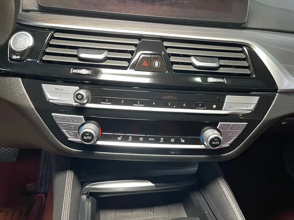 BMW 5 Series — фото 14