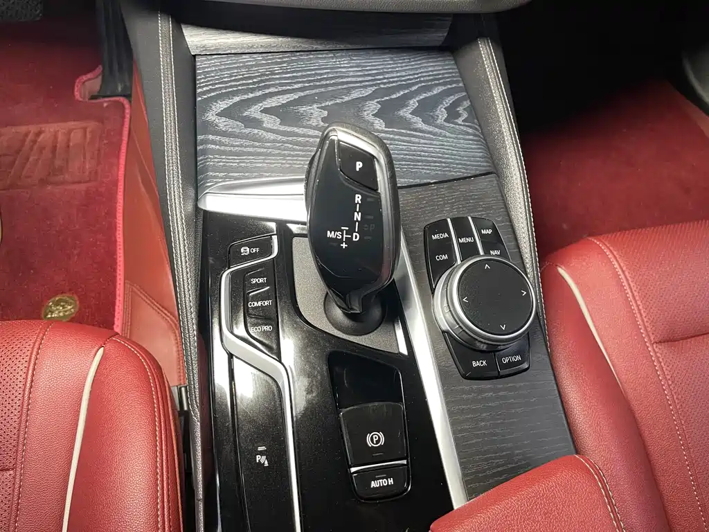 BMW 5 Series — фото 15