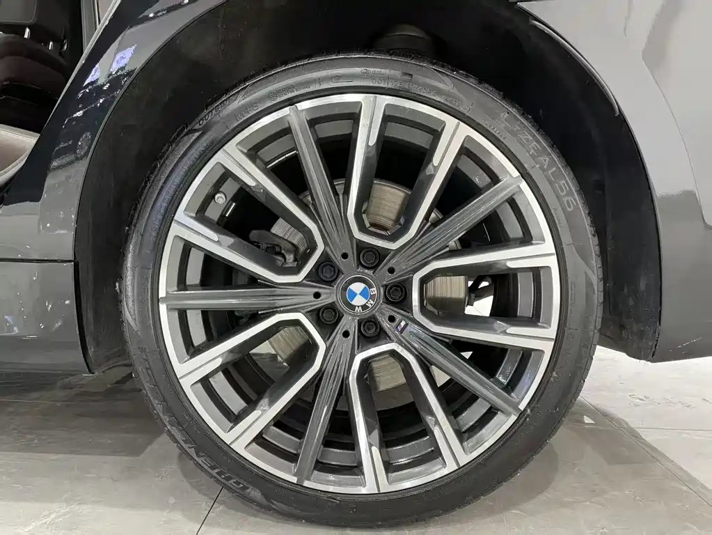 BMW 7 Series — фото 11