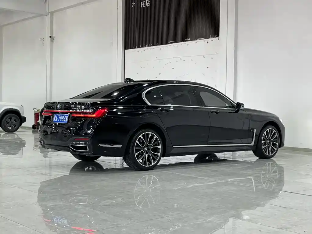 BMW 7 Series — фото 14