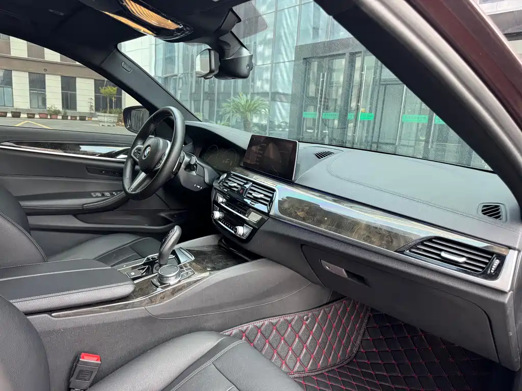 BMW 5 Series — фото 14