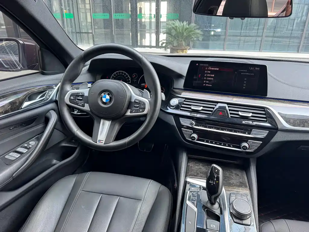 BMW 5 Series — фото 15