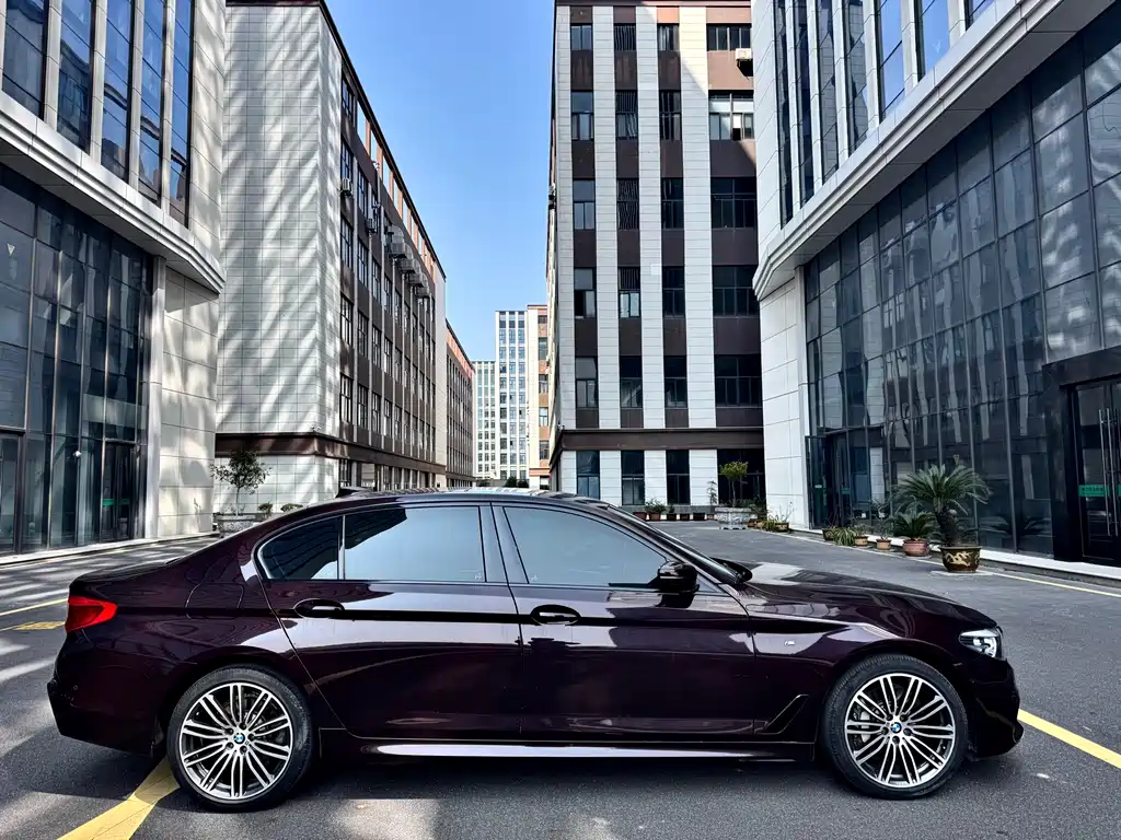 BMW 5 Series — фото 4