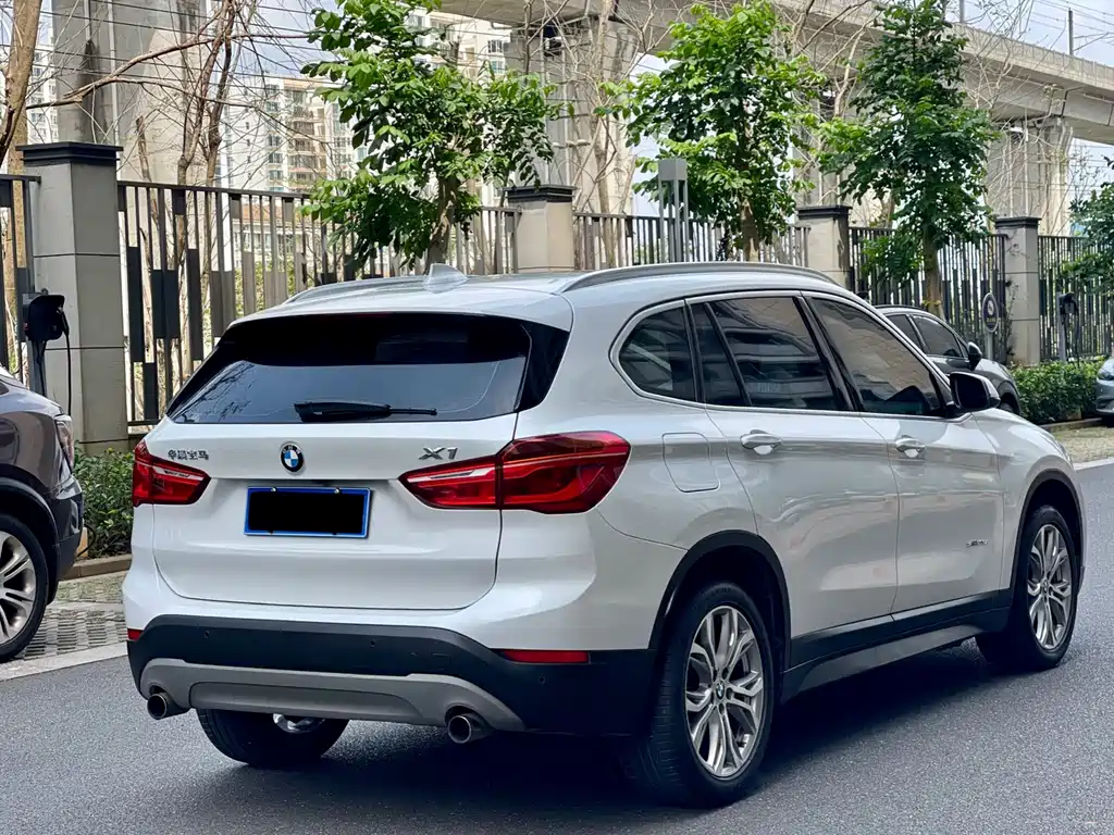 BMW X1 — фото 9