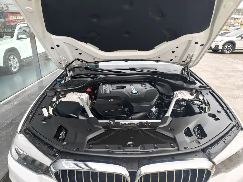 BMW 5 Series — фото 13