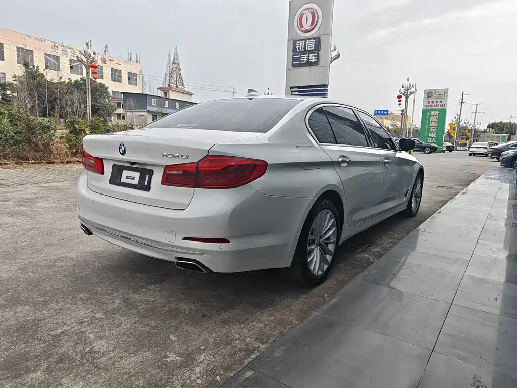 BMW 5 Series — фото 15