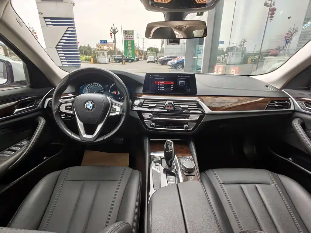 BMW 5 Series — фото 10