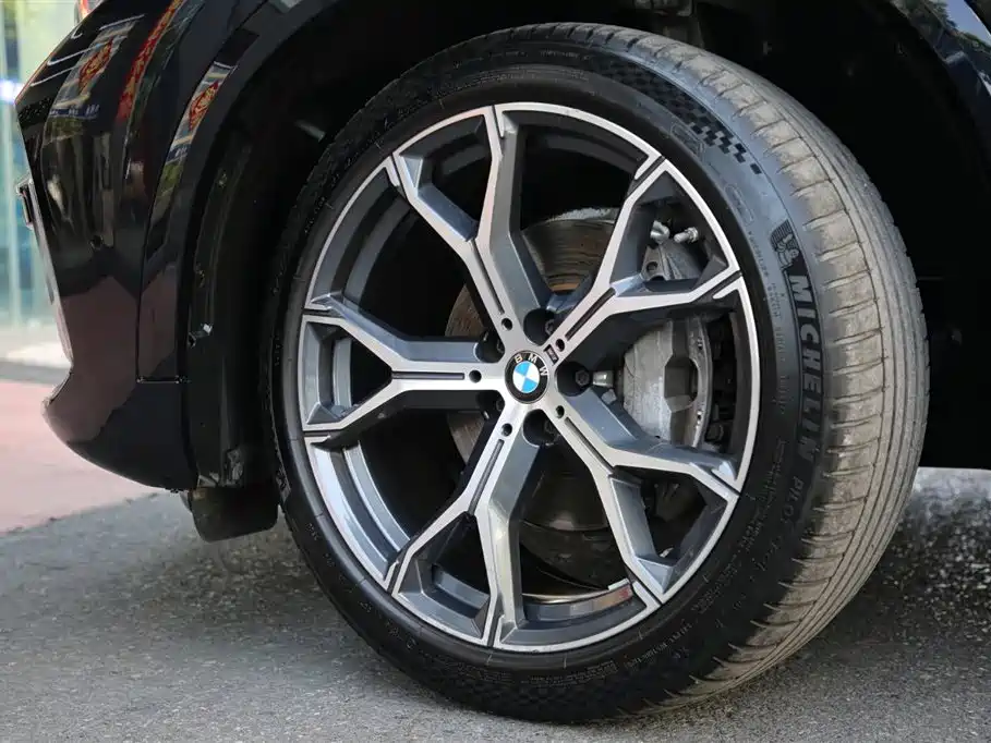 BMW X5 — фото 22