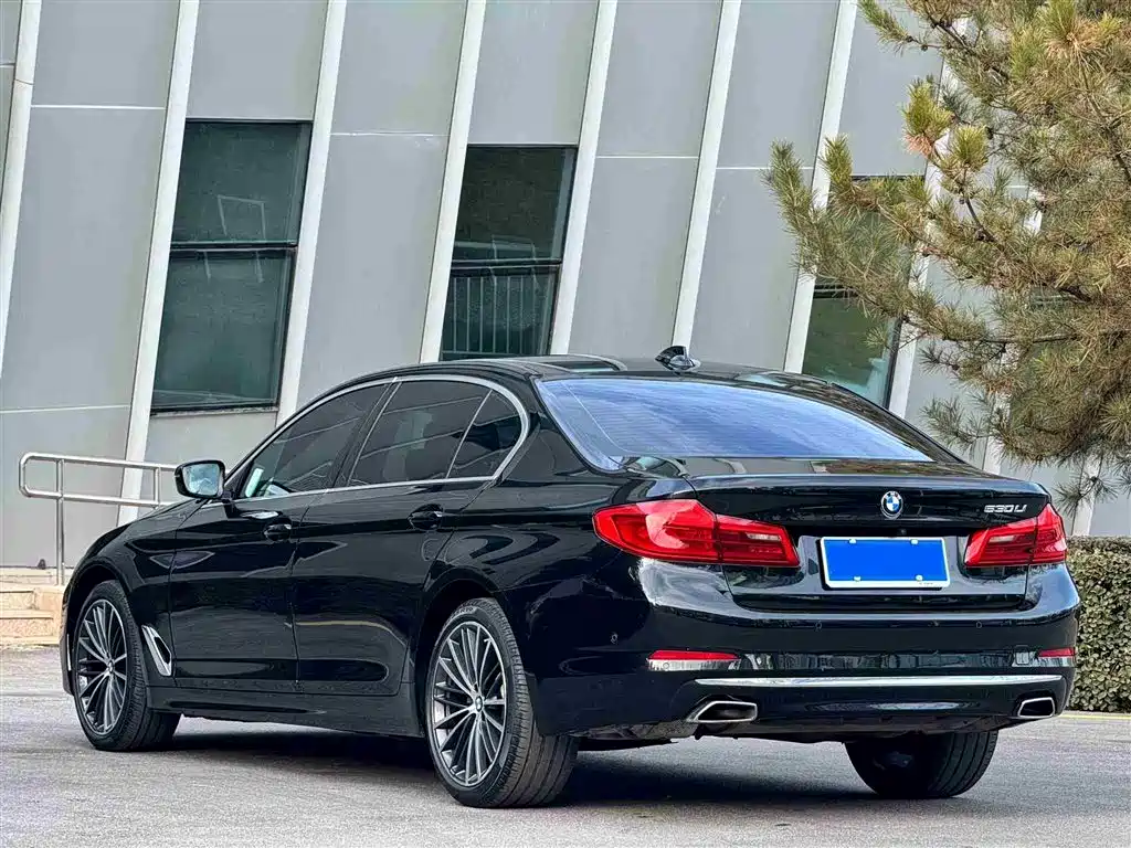BMW 5 Series — фото 13