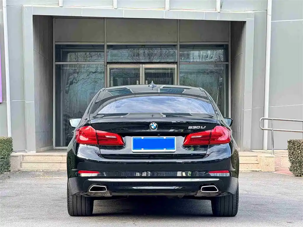 BMW 5 Series — фото 14